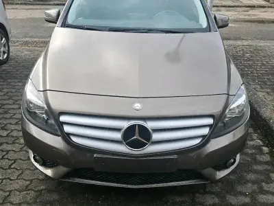 Gebraucht Mercedes B180 122 PS (89 kW) 2013 Grau Kleinwagen