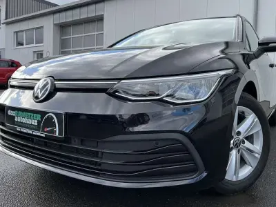 Gebraucht VW Golf VIII Life 150 PS (110 kW) 2022 Schwarz Kombi