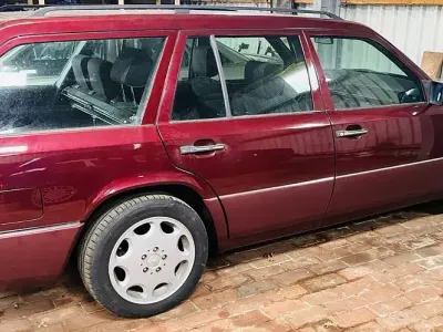 Brugt Mercedes E220 150 HK (110 kW) 1995 Rød Stationcar