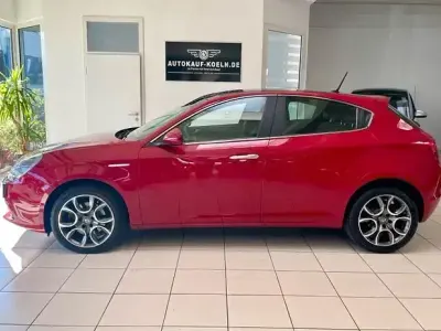 Gebraucht Alfa Romeo Giulietta Super 170 PS (125 kW) 2018 Rot Kleinwagen