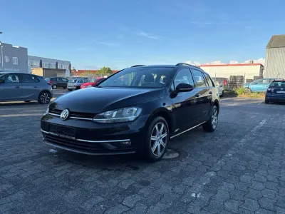 Gebraucht VW Golf VII Comfortline 116 PS (85 kW) 2017 Deep black perleffekt Kombi