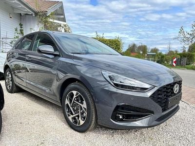 Neu Hyundai i30 Advantage 140 PS (102 kW) 2025 Ecotronic grau Limousine