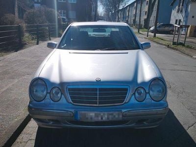 Gebraucht Mercedes E200 Elegance 136 PS (100 kW) 2000 Silber Limousine