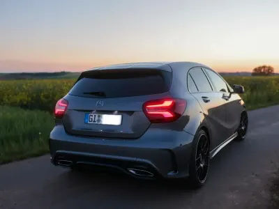 Gebraucht Mercedes A180 AMG line 122 PS (89 kW) 2018 Grau Kleinwagen