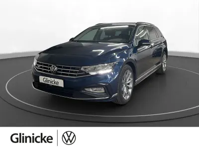 Gebraucht VW Passat R-line 200 PS (147 kW) 2023 Aquamarinblau metallic Kombi