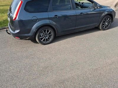 Begagnad Ford Focus 125 HK (91 kW) 2008 Grå Kombi