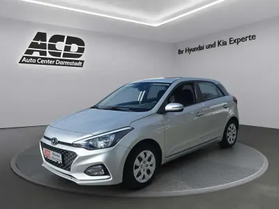 Gebraucht Hyundai i20 Trend 101 PS (74 kW) 2019 Sleek silver (metallic) Kleinwagen