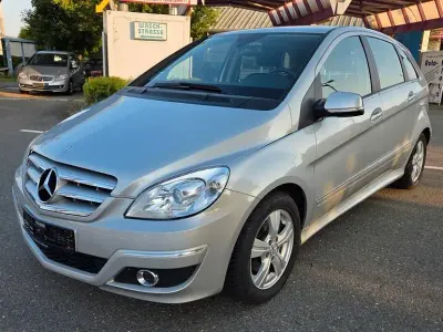 Gebraucht Mercedes B200 140 PS (102 kW) 2009 Silber Van / Kleinbus