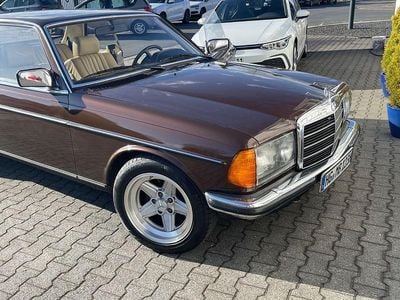 Gebraucht Mercedes 280 186 PS (136 kW) 1982 Braun Coupé