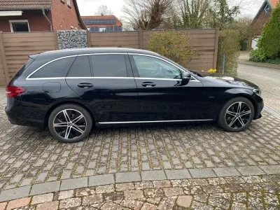 Second-hand Mercedes C300e Avantgarde 306 CP (225 kW) 2020 Negru Berlinǎ