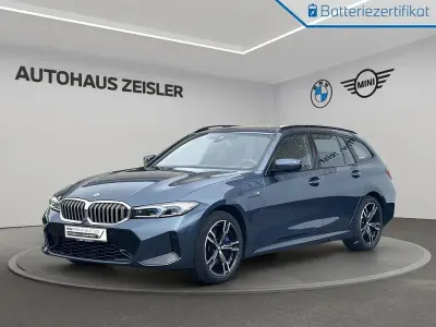 Gebraucht BMW 330 M Sport 184 PS (135 kW) 2025 Arctic race blue Kombi