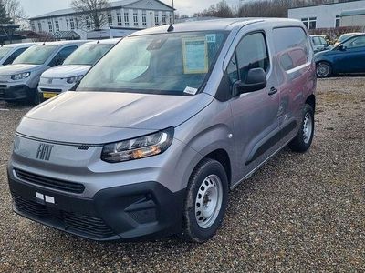 Neu Fiat Doblò 110 PS (80 kW) 2025 Silber Van / Kleinbus