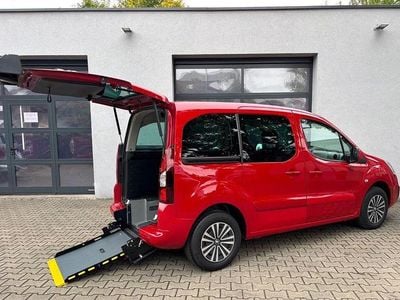 Rot Gebraucht 2017 Peugeot Partner Van / Kleinbus | 19.950 €