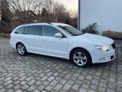 Gebraucht Skoda Superb Elegance 140 PS (102 kW) 2012 Weiß Kombi