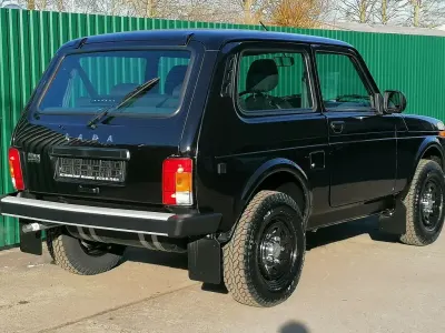 Nouă Lada niva 83 CP (61 kW) 2026 Negru SUV