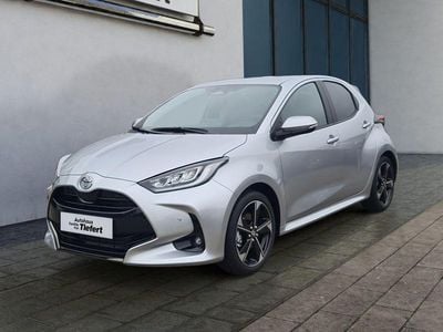 Neu Toyota Yaris Hybrid Style 131 PS (96 kW) 2025 Silber Limousine