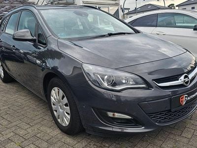 Grau Gebraucht 2015 Opel Astra Edition Kombi | 4.499 €