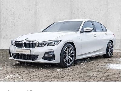 Weiß Gebraucht 2022 BMW 318 M Sport Limousine | 29.990 € (Guter Preis)