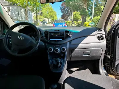 Gebraucht Hyundai i10 69 PS (50 kW) 2012 Schwarz Kleinwagen
