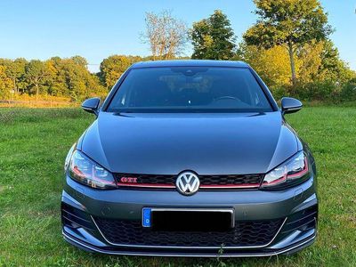 Grau Gebraucht 2017 VW Golf VII GTI Limousine | 20.990 € (Etwas zu teuer)