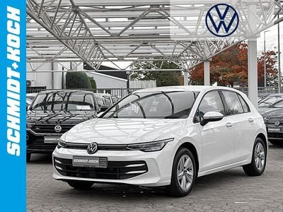 Gebraucht VW Golf VIII Life 150 PS (110 kW) 2024 Pure white (weiß) Limousine