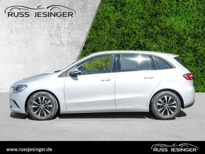 Gebraucht Mercedes B200 Style 150 PS (110 kW) 2022 Silber Van / Kleinbus