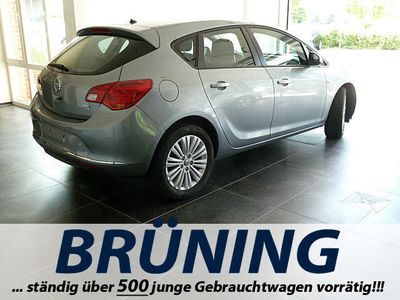 Gebraucht Opel Astra Excellence 140 PS (102 kW) 2013 Silber metallic Limousine