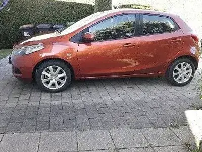 Gebraucht Mazda 2 Independence 86 PS (63 kW) 2010 Orange Kleinwagen