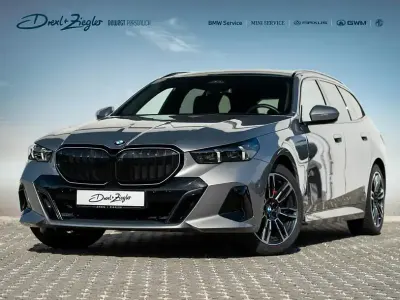 Gebraucht BMW 520 M Sport 197 PS (144 kW) 2025 Oxidgrau ii metallic Kombi