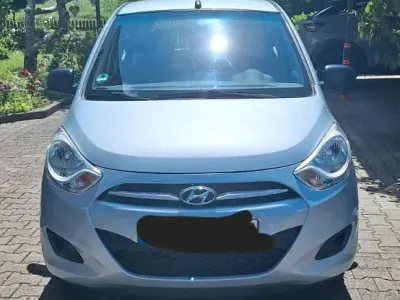 Gebraucht Hyundai i10 69 PS (50 kW) 2013 Silber Kleinwagen