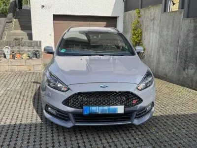 Gebraucht Ford Focus Sport 250 PS (183 kW) 2018 Grau Kombi