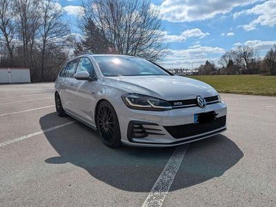 Second-hand VW Golf VII GTD 184 CP (135 kW) 2017 Gri Break