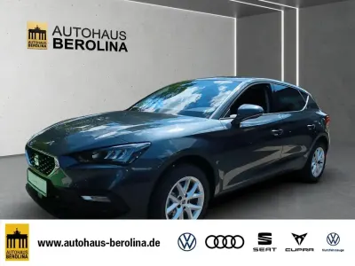 Neu Seat Leon 150 PS (110 kW) 2026 Grau Limousine