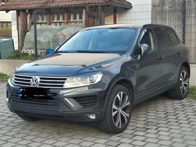 Gebraucht VW Touareg 262 PS (192 kW) 2015 Grau SUV