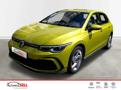 Używany VW Golf VIII GTE 245 KM (180 kW) 2022 Żółty Sedan/Limuzyna