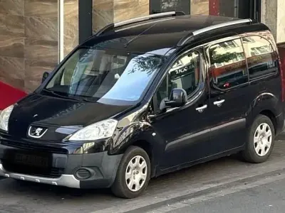 Gebraucht Peugeot Partner Tepee Family 109 PS (80 kW) 2009 Schwarz Van / Kleinbus