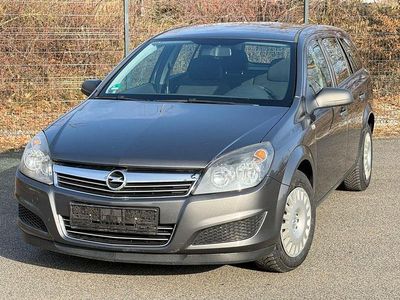 Grau Gebraucht 2010 Opel Astra Selection Limousine | 2.450 € (Guter Preis)
