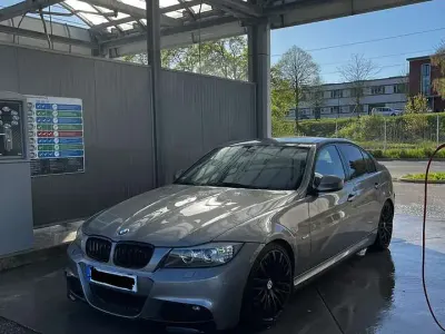 Gebraucht BMW 318 143 PS (105 kW) 2009 Grau Limousine