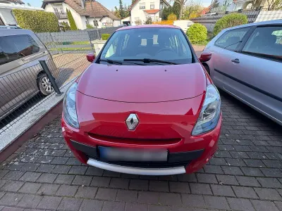 Używany Renault Clio II Expression 75 KM (55 kW) 2009 Czerwony Hatchback