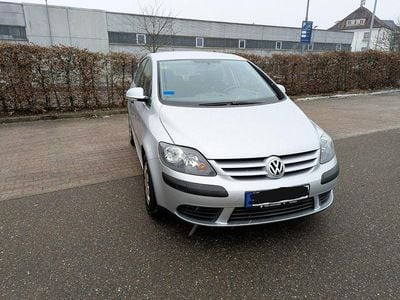 Silber Gebraucht 2005 VW Golf IV Comfortline Kleinwagen | 7.500 €