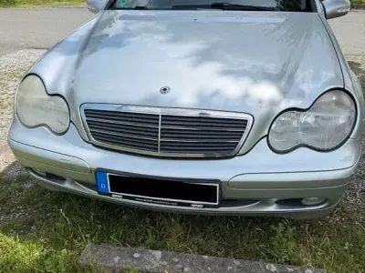 Gebraucht Mercedes C200 Classic 116 PS (85 kW) 2000 Silber Limousine