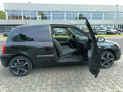 Gebraucht Renault Clio 70 PS (51 kW) 2012 Schwarz Kleinwagen