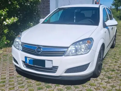 Gebraucht Opel Astra 116 PS (85 kW) 2009 Weiß Limousine