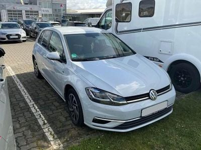 Begagnad VW Golf VII Join 150 HK (110 kW) 2018 Silver Sedan