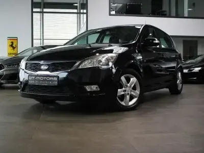 Używany Kia Ceed Spirit 125 KM (91 kW) 2011 Czarny Hatchback