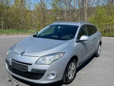 Brugt Renault Mégane Dynamique 106 HK (77 kW) 2011 Sølv Sedan