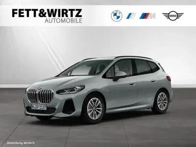 Gebraucht BMW 220 Active Tourer M Sport 163 PS (119 kW) 2025 Skyscraper grau Van / Kleinbus