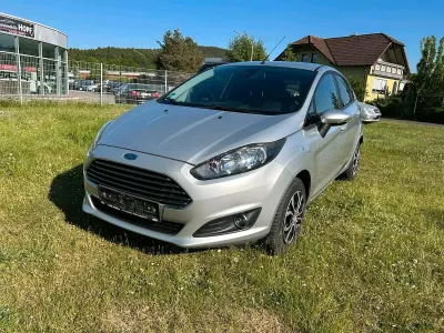 Gebraucht Ford Fiesta 60 PS (44 kW) 2014 Silber Kleinwagen