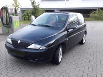 Second-hand Lancia Ypsilon 60 CP (44 kW) 2001 Negru Hatchback