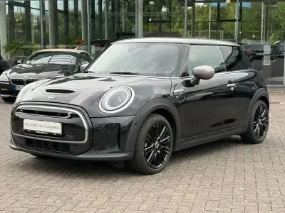 Gebraucht Mini Cooper SE Classic 135 kW (184 PS) 2024 Midnight black ii Kleinwagen